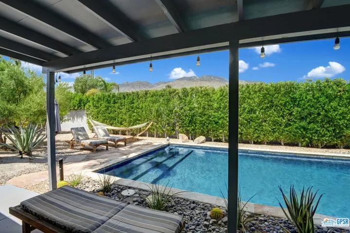 207 N Saturmino Drive, Palm Springs, California 92262