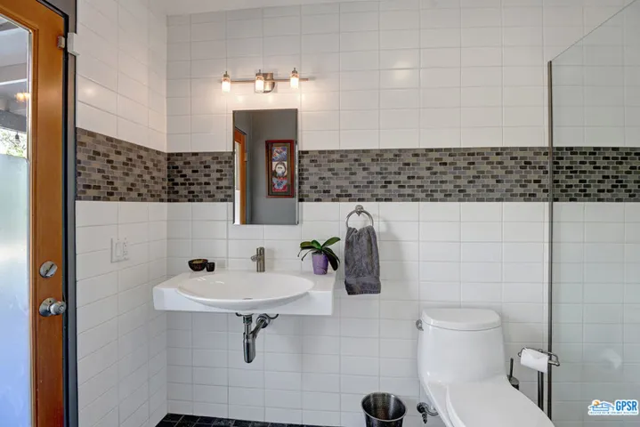 207 N Saturmino Drive, Palm Springs, California 92262