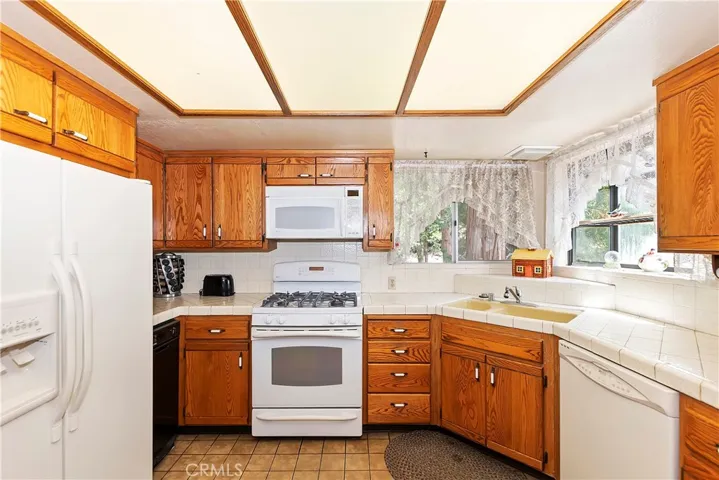 341 Birchwood Drive, Lake Arrowhead, California 92352