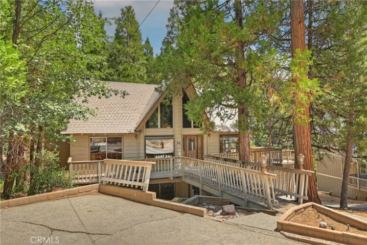 341 Birchwood Drive, Lake Arrowhead, California 92352