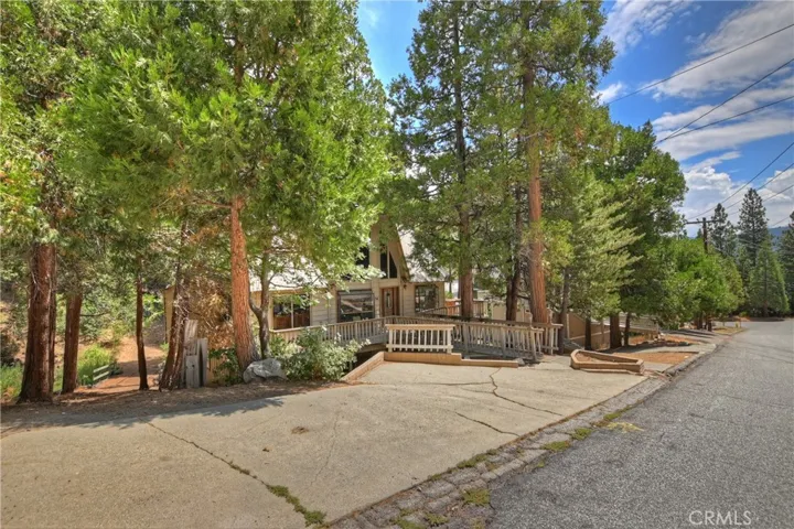 341 Birchwood Drive, Lake Arrowhead, California 92352