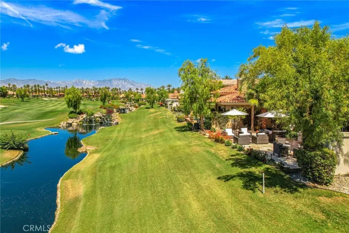 Nice distance between the house and the tee's. with a large grass patch and a river!