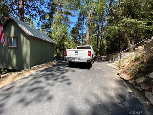 24992 Valle Drive, Crestline, California 92325
