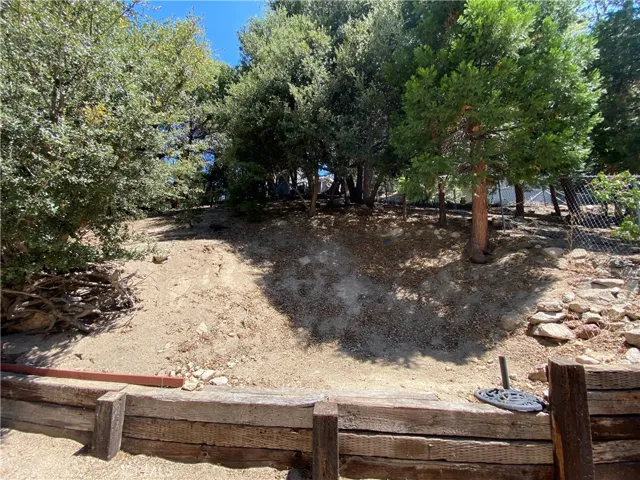 24992 Valle Drive, Crestline, California 92325