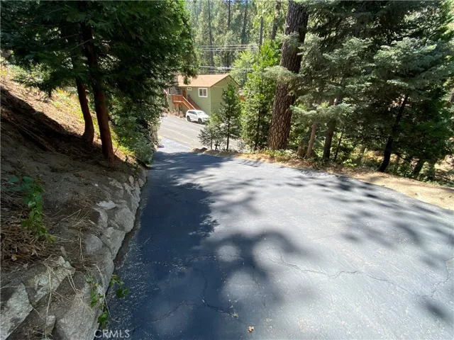 24992 Valle Drive, Crestline, California 92325