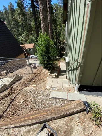 24992 Valle Drive, Crestline, California 92325