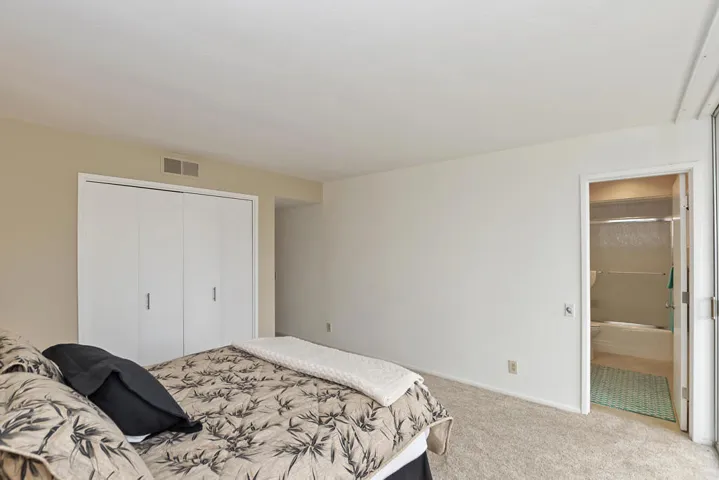 017_Bedroom