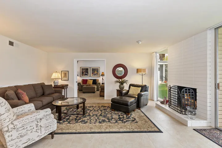 005_Living Room