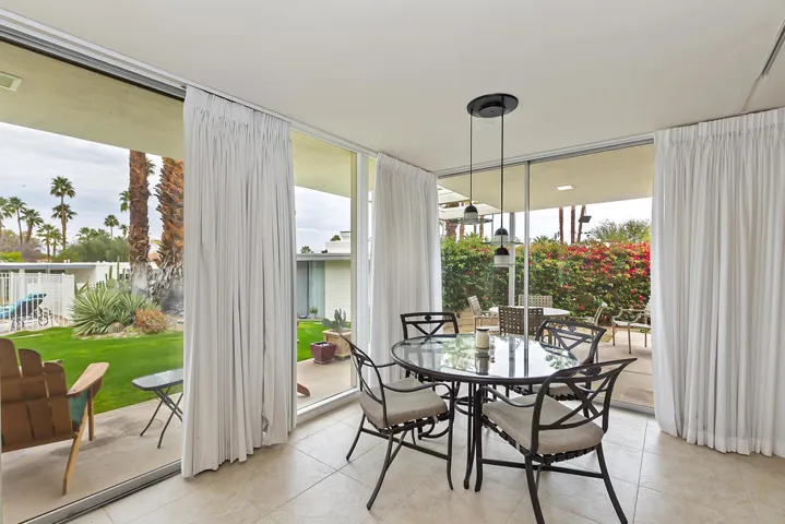 011_Dining Area