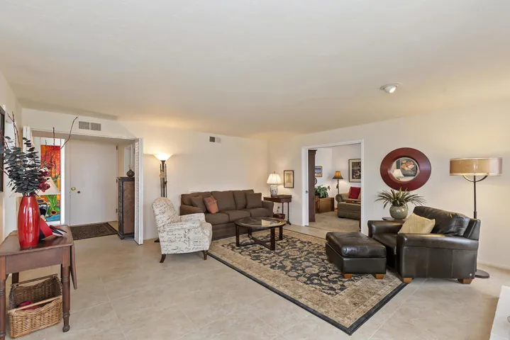 004_Living Room
