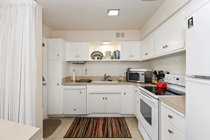 013_Kitchen