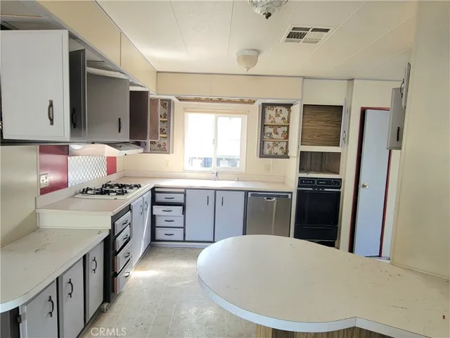 Amazing Open Kitchen Floor Plan with Large Living and Dining Room area