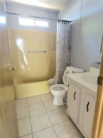 Full Hallway Bathroom.