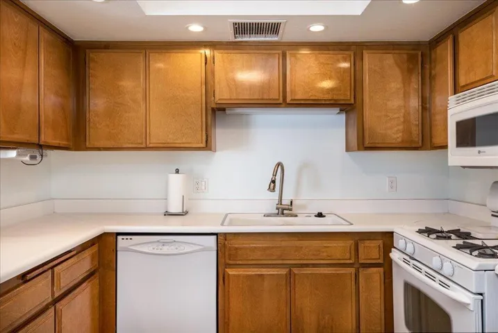 24-2030normandycourt-hr-24