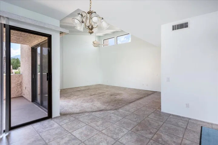 21-2030normandycourt-hr-21