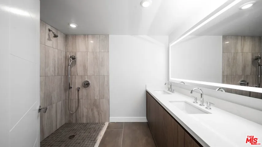 5153 Maplewood Avenue 401, Los Angeles, California 90004