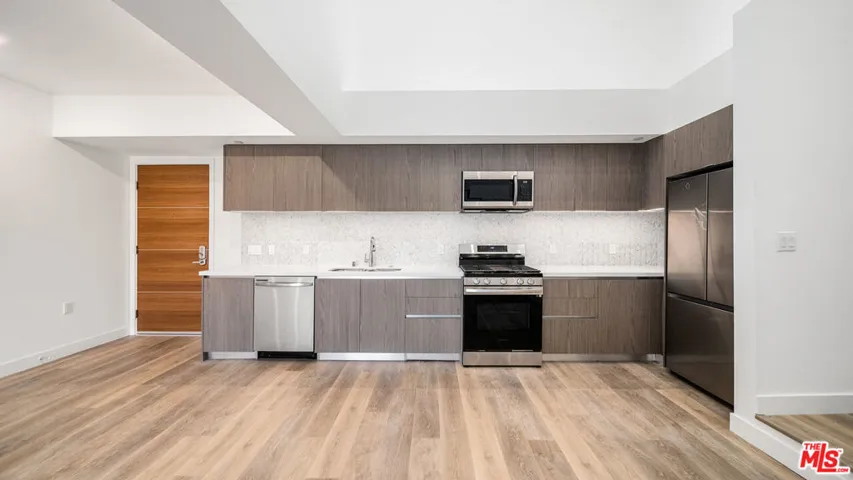 5153 Maplewood Avenue 401, Los Angeles, California 90004