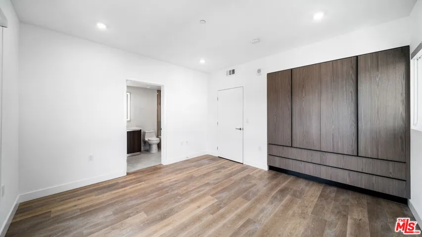 5153 Maplewood Avenue 401, Los Angeles, California 90004