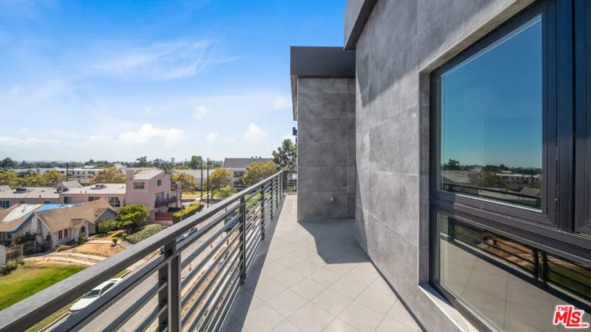 5153 Maplewood Avenue 401, Los Angeles, California 90004