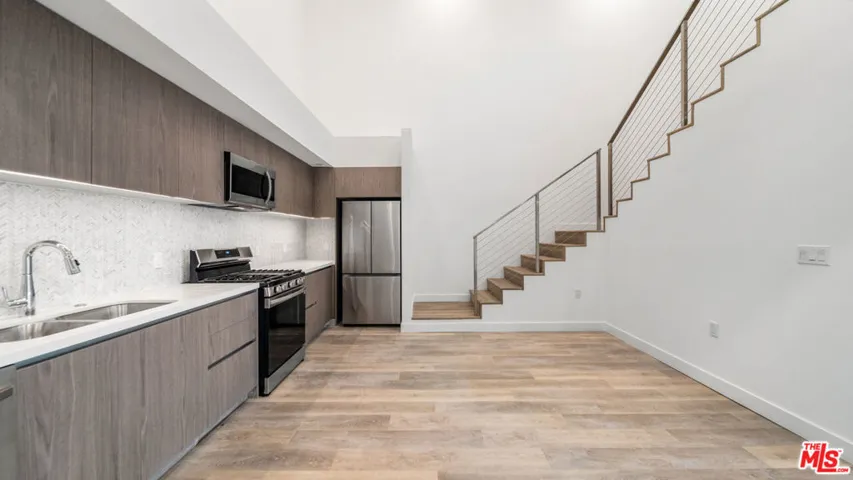 5153 Maplewood Avenue 401, Los Angeles, California 90004