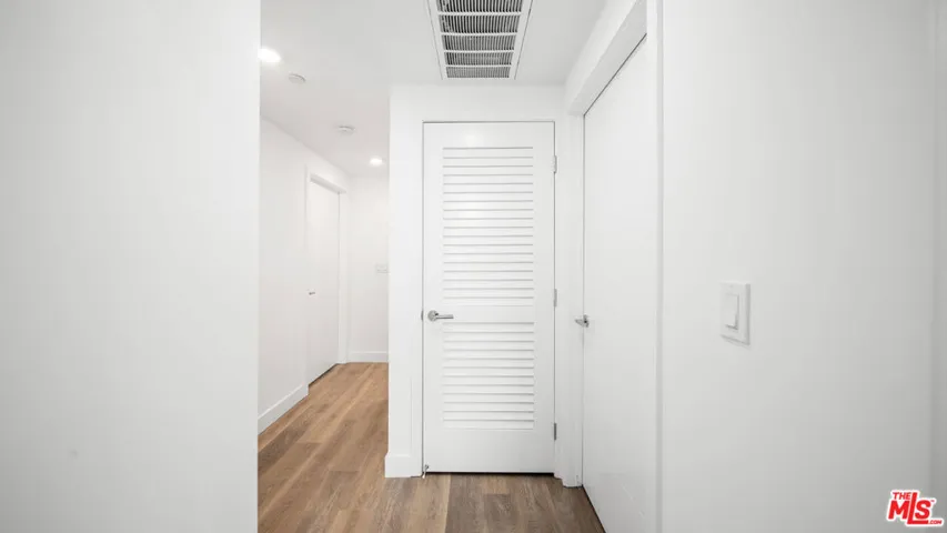 5153 Maplewood Avenue 401, Los Angeles, California 90004
