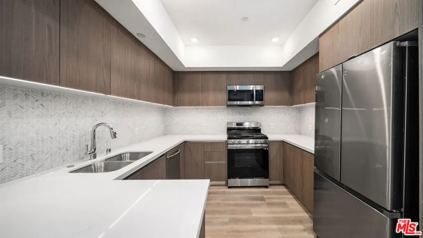 5153 Maplewood Avenue 401, Los Angeles, California 90004