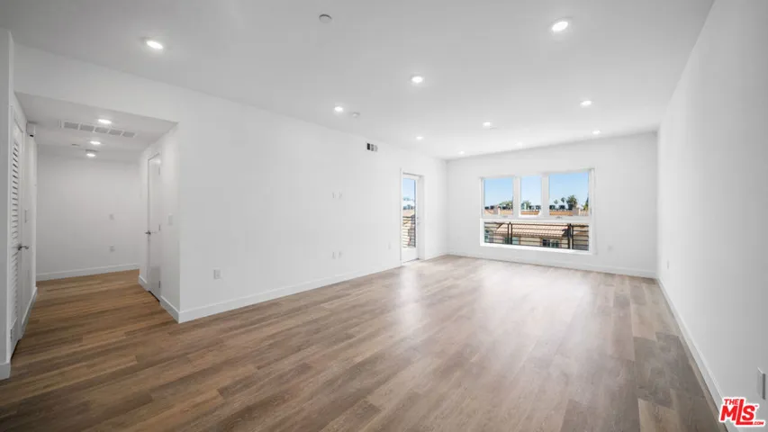 5153 Maplewood Avenue 401, Los Angeles, California 90004
