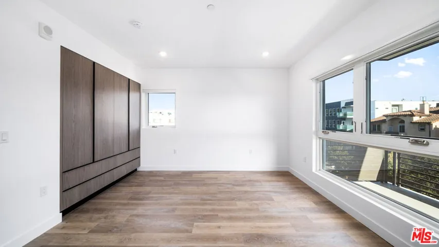 5153 Maplewood Avenue 401, Los Angeles, California 90004