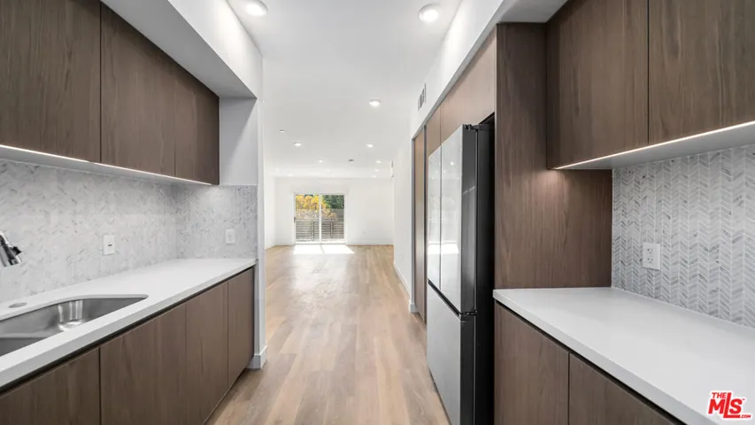 5153 Maplewood Avenue 401, Los Angeles, California 90004