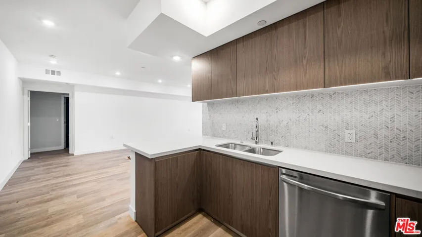 5153 Maplewood Avenue 401, Los Angeles, California 90004