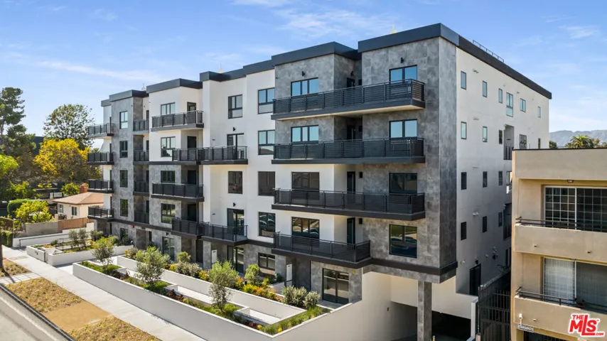 5153 Maplewood Avenue 401, Los Angeles, California 90004