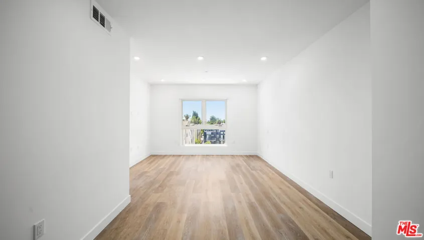 5153 Maplewood Avenue 401, Los Angeles, California 90004
