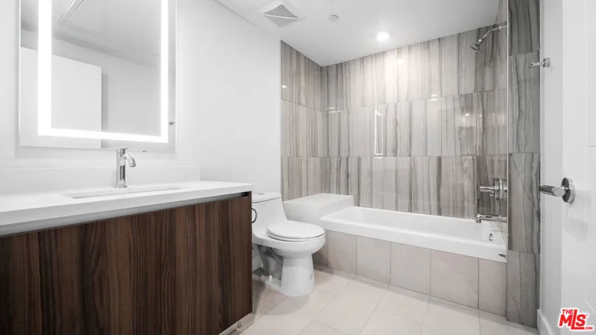 5153 Maplewood Avenue 401, Los Angeles, California 90004