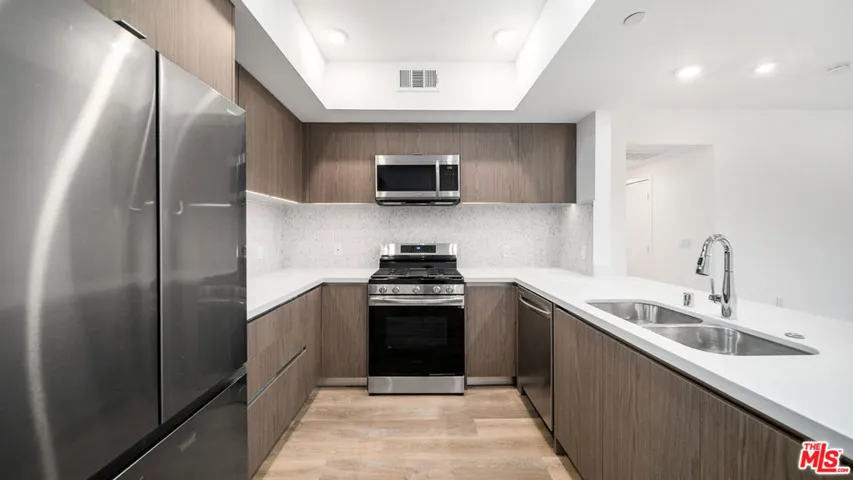5153 Maplewood Avenue 401, Los Angeles, California 90004