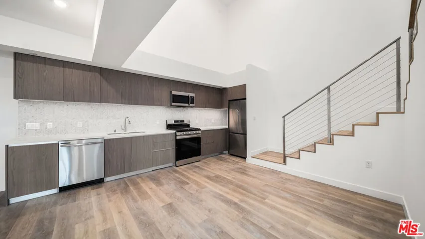 5153 Maplewood Avenue 401, Los Angeles, California 90004
