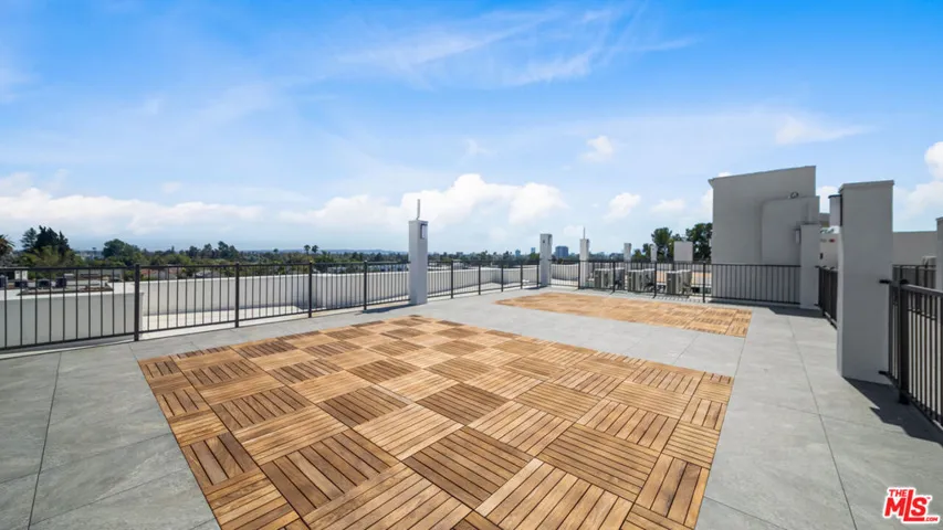 5153 Maplewood Avenue 401, Los Angeles, California 90004