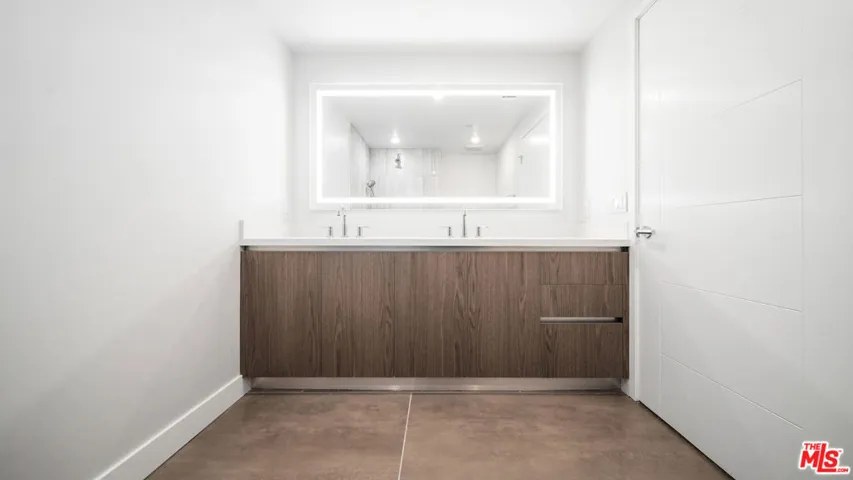 5153 Maplewood Avenue 401, Los Angeles, California 90004