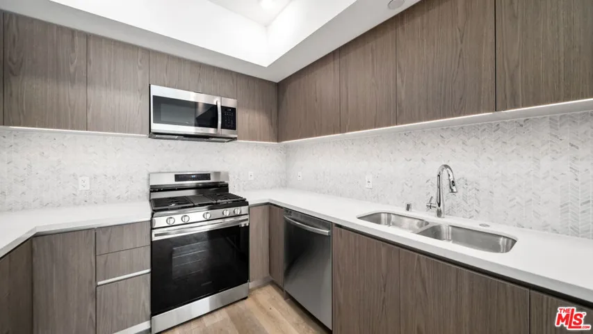 5153 Maplewood Avenue 401, Los Angeles, California 90004