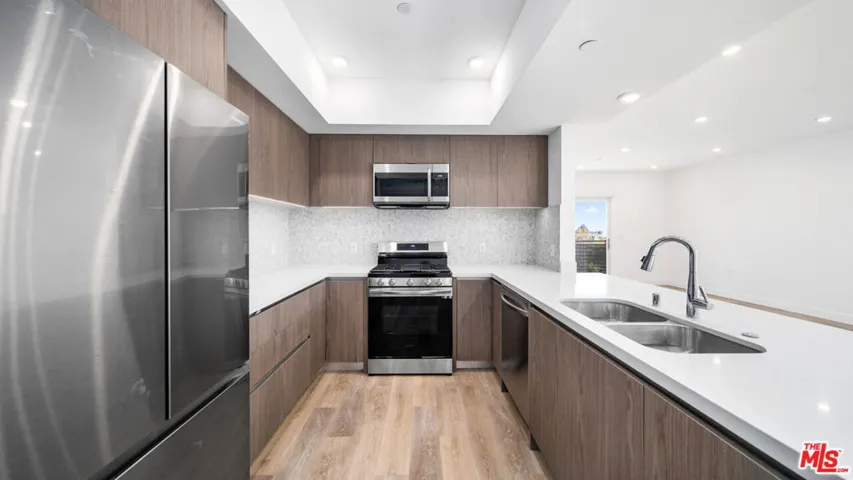 5153 Maplewood Avenue 401, Los Angeles, California 90004