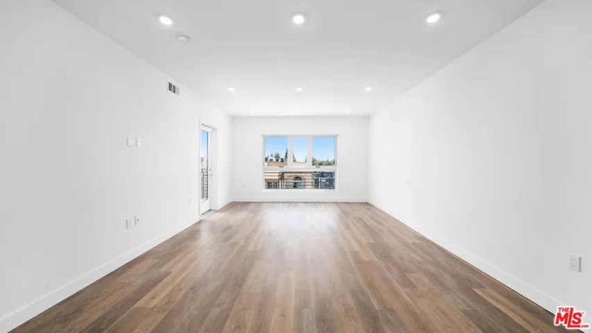 5153 Maplewood Avenue 401, Los Angeles, California 90004