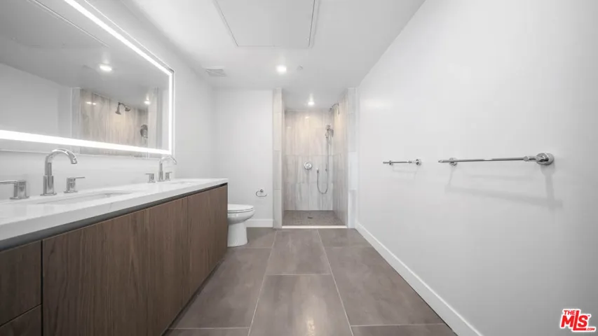 5153 Maplewood Avenue 401, Los Angeles, California 90004
