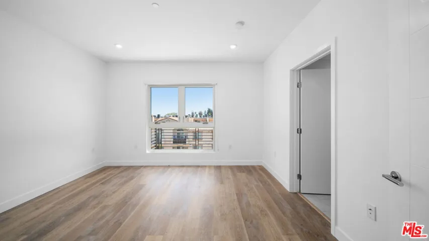5153 Maplewood Avenue 401, Los Angeles, California 90004