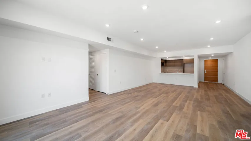 5153 Maplewood Avenue 401, Los Angeles, California 90004