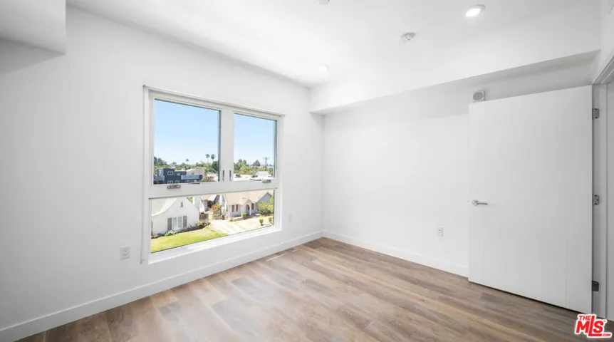 5153 Maplewood Avenue 401, Los Angeles, California 90004