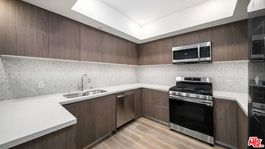 5153 Maplewood Avenue 401, Los Angeles, California 90004