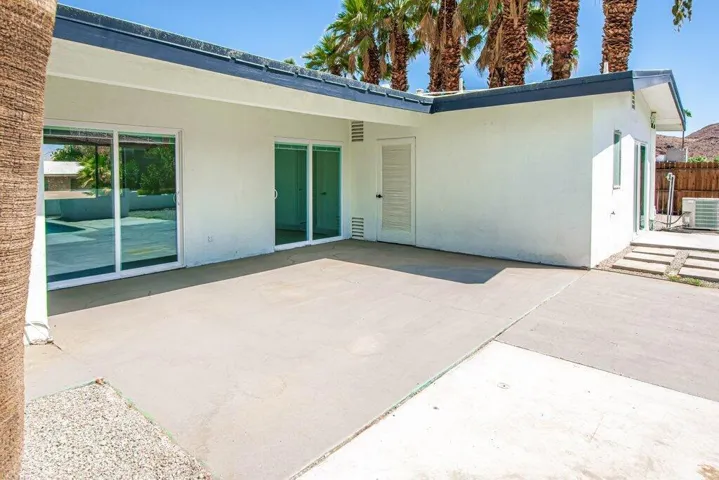 68587 J patio