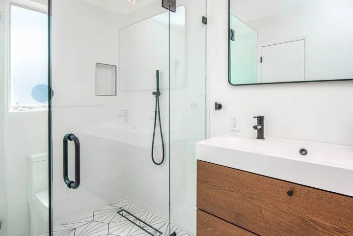 68587 J Street primary bath