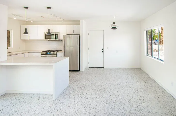 68587 J kitchen and dining