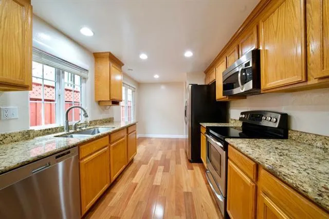 1156 Oddstad Boulevard, California home-pic-1