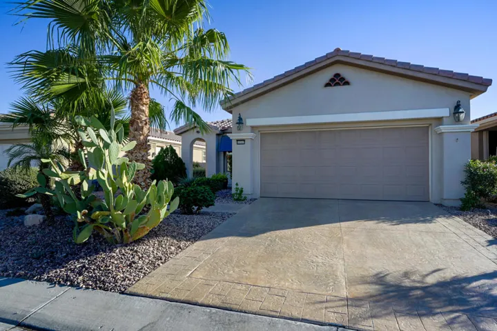 80587 Avendia Camarillo -1